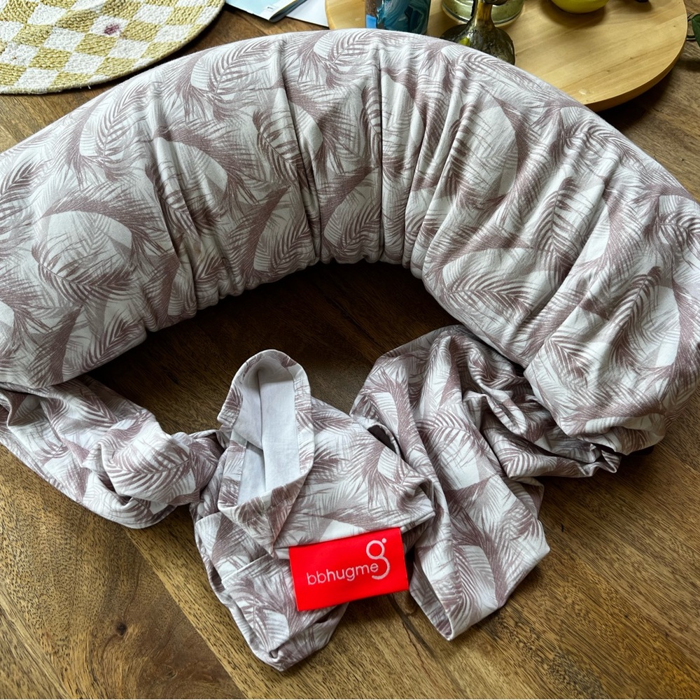 bbhugme Nursing Pillow with Leaf Pattern